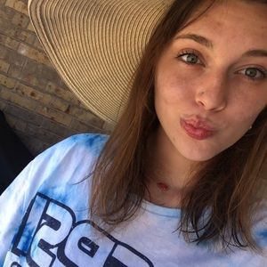 Meet your Posher, Halie